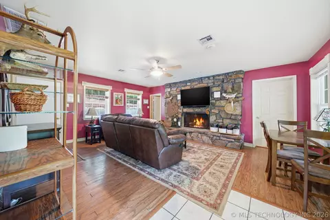Living - 4248 W Pilot Dr, Hulbert, OK 74441 photo 1 of 6