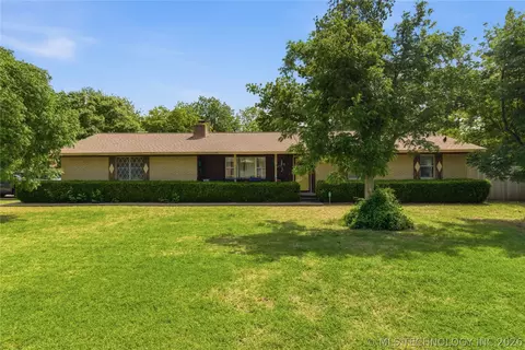 411 N Forest St, Jenks, OK 74037