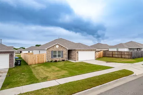 Exterior - 23317 E 114th St S, Broken Arrow, OK 74014 photo 5 of 8