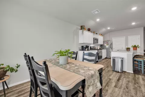 Dining - 23317 E 114th St S, Broken Arrow, OK 74014 photo 3 of 3