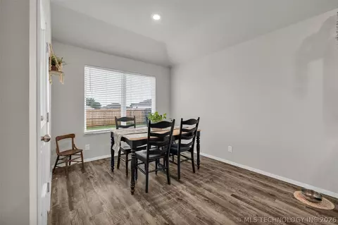 Dining - 23317 E 114th St S, Broken Arrow, OK 74014 photo 2 of 3