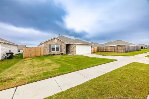 Exterior - 23317 E 114th St S, Broken Arrow, OK 74014 photo 2 of 8