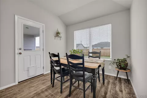Dining - 23317 E 114th St S, Broken Arrow, OK 74014 photo 1 of 3