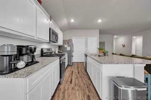 Kitchen - 23317 E 114th St S, Broken Arrow, OK 74014 photo 5 of 5