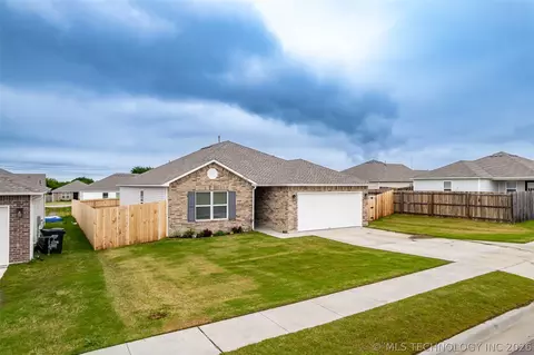 Exterior - 23317 E 114th St S, Broken Arrow, OK 74014 photo 4 of 8
