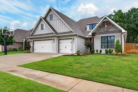 11226 S Tamarack St, Jenks, OK 74037