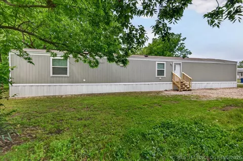 306 W Cherokee St, Delaware, OK 74027