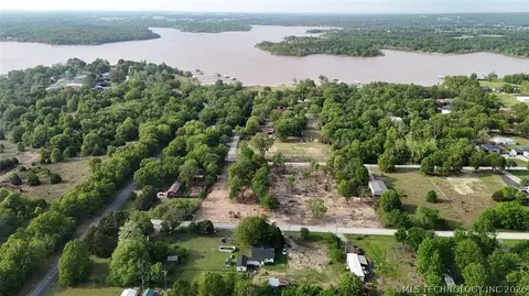 4 E 1168 Rd, Eufaula, OK 74432
