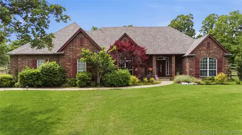 15954 Cherokee Blvd, Skiatook, OK 74070