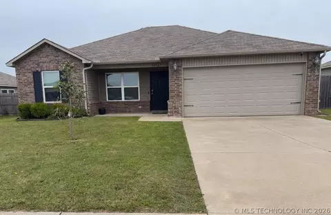 10147 E Larry St, Claremore, OK 74017