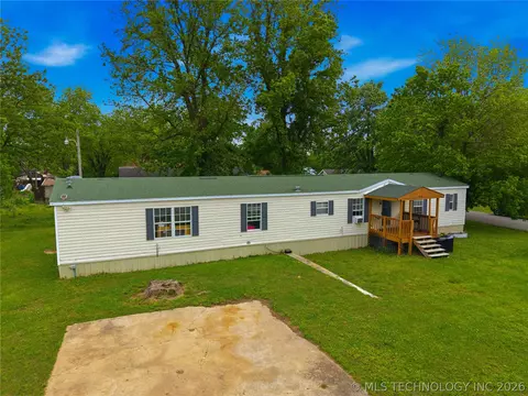 1184 S Lake St, Westville, OK 74965