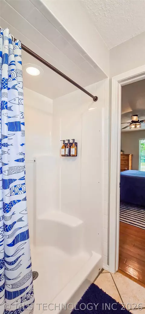 Bath - 56 Delaware St, Eufaula, OK 74432 photo 7 of 15