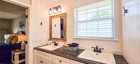 Bath - 56 Delaware St, Eufaula, OK 74432 photo 1 of 15