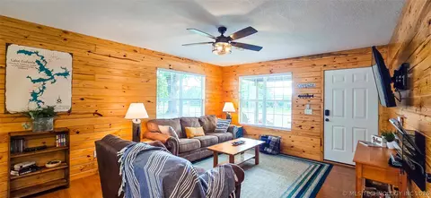 Living - 56 Delaware St, Eufaula, OK 74432 photo 2 of 4