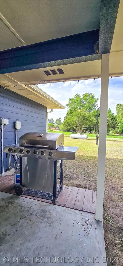 Exterior - 56 Delaware St, Eufaula, OK 74432 photo 8 of 18