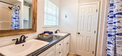 Bath - 56 Delaware St, Eufaula, OK 74432 photo 2 of 15