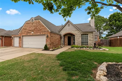 2817 E 102nd Pl, Tulsa, OK 74137