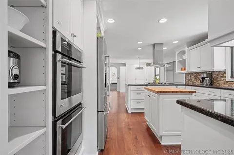 Kitchen - 2430 E 32nd St, Tulsa, OK 74105 photo 6 of 9