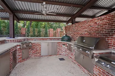 Kitchen - 2430 E 32nd St, Tulsa, OK 74105 photo 9 of 9