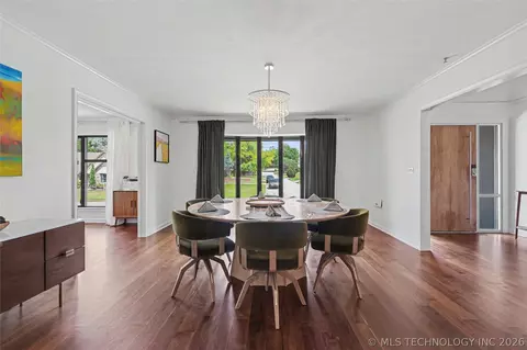 Dining - 2430 E 32nd St, Tulsa, OK 74105 photo 2 of 3