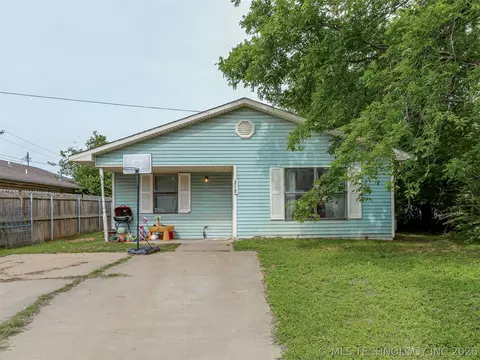218 S 3rd Ave, Stroud, OK 74079