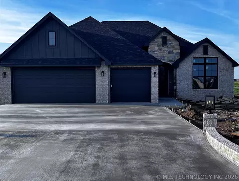 5677 E 136th Pl N, Collinsville, OK 74021