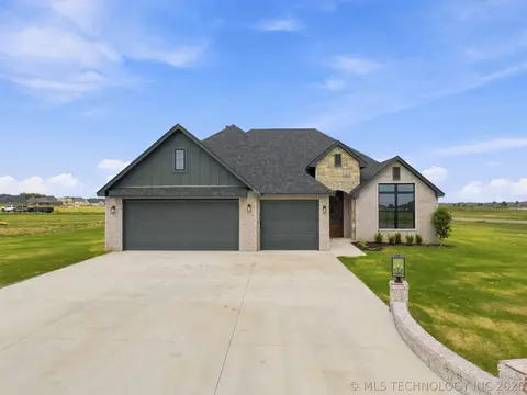 5677 E 136th Pl N, Collinsville, OK 74021