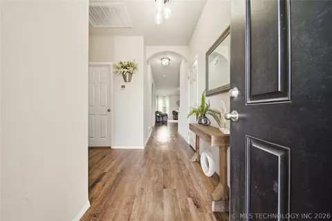 Entry Way - 1609 S 31st Ct, Broken Arrow, OK 74014 photo 2 of 3