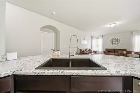Kitchen - 1609 S 31st Ct, Broken Arrow, OK 74014 photo 3 of 5