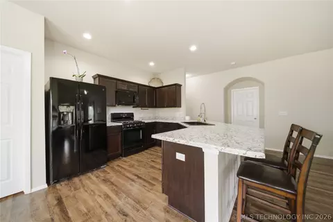 Kitchen - 1609 S 31st Ct, Broken Arrow, OK 74014 photo 1 of 5