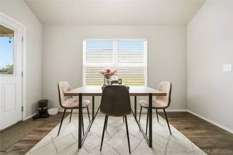 Dining - 1609 S 31st Ct, Broken Arrow, OK 74014 photo 1 of 2