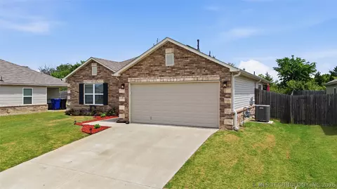 Exterior - 1609 S 31st Ct, Broken Arrow, OK 74014 photo 3 of 4