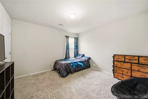 Bedroom - 1609 S 31st Ct, Broken Arrow, OK 74014 photo 3 of 4