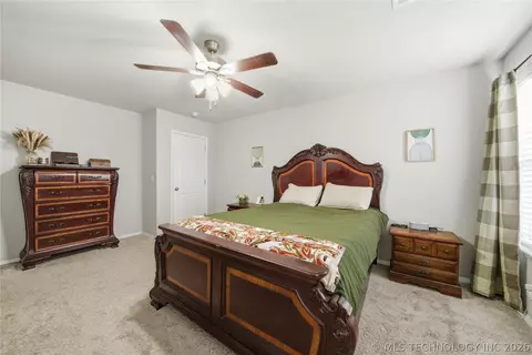 Bedroom - 1609 S 31st Ct, Broken Arrow, OK 74014 photo 2 of 4