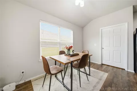 Dining - 1609 S 31st Ct, Broken Arrow, OK 74014 photo 2 of 2