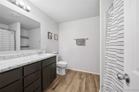 Bath - 1609 S 31st Ct, Broken Arrow, OK 74014 photo 1 of 2
