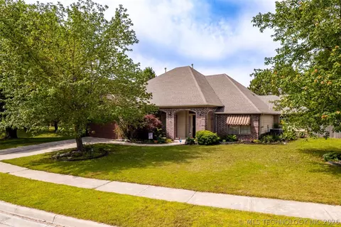 6304 E Galveston St, Broken Arrow, OK 74014