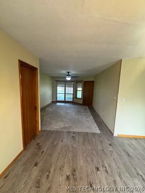 Living - 505 S 4th, Marlow, OK 73055 photo 2 of 7