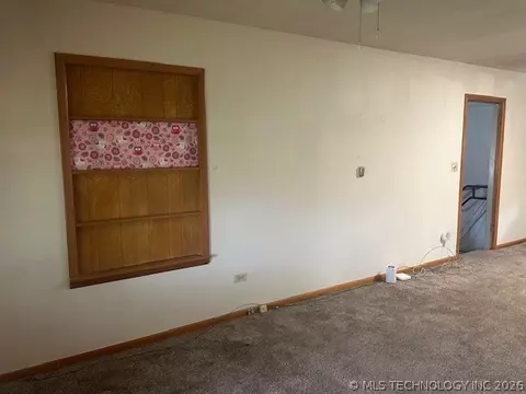 Living - 505 S 4th, Marlow, OK 73055 photo 6 of 7