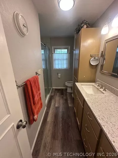 Bath - 505 S 4th, Marlow, OK 73055 photo 1 of 4