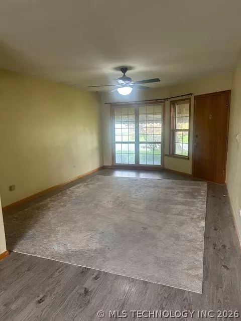 Living - 505 S 4th, Marlow, OK 73055 photo 1 of 7