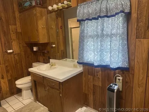 Bath - 505 S 4th, Marlow, OK 73055 photo 3 of 4