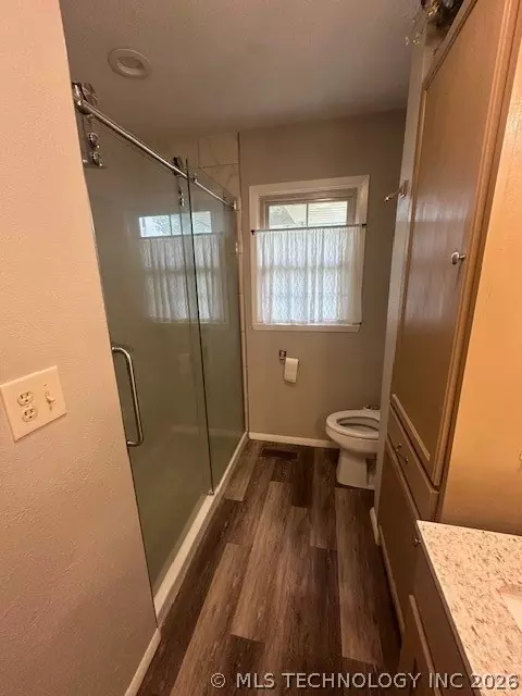 Bath - 505 S 4th, Marlow, OK 73055 photo 2 of 4