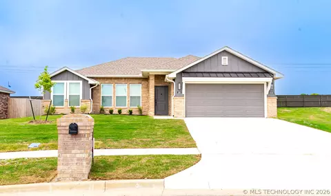 2502 W Center St, Collinsville, OK 74021