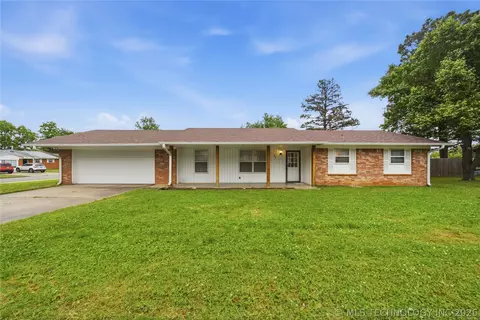 230 N Davis Ave, Claremore, OK 74017
