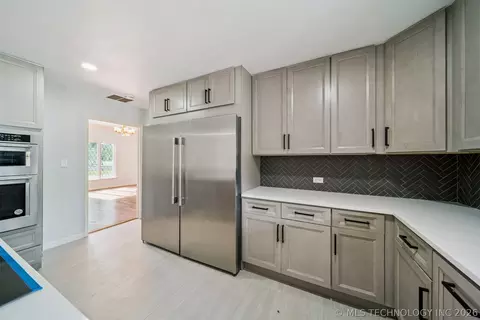 Kitchen - 3215 E 61st St, Tulsa, OK 74136 photo 4 of 6