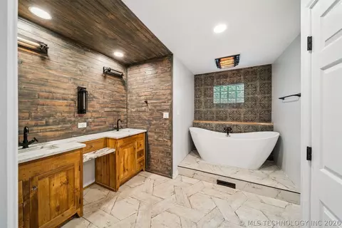 Bath - 3215 E 61st St, Tulsa, OK 74136 photo 5 of 8