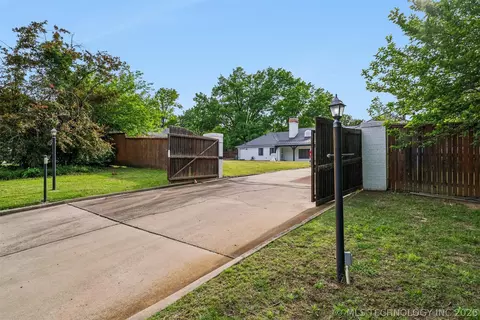 Exterior - 3215 E 61st St, Tulsa, OK 74136 photo 9 of 13