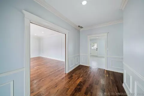 Entry Way - 3215 E 61st St, Tulsa, OK 74136 photo 2 of 5