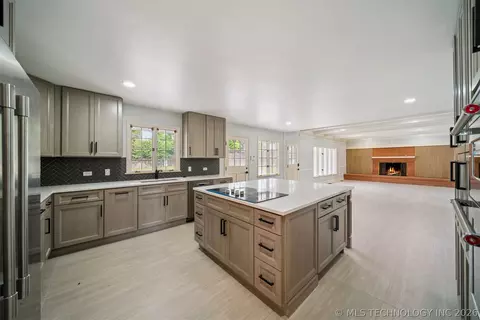 Kitchen - 3215 E 61st St, Tulsa, OK 74136 photo 2 of 6